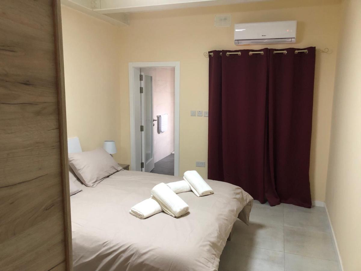 The Sea Across The Road - Flat 4 Apartment เซนต์พอลส์เบย์ ภายนอก รูปภาพ